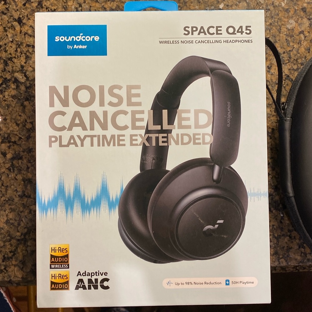 Noise canceling headphones